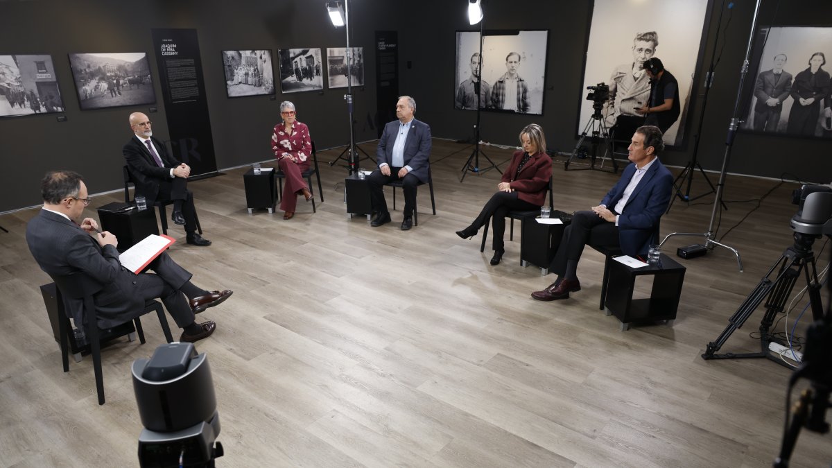 Els representants de la Visura amb Espot i el conductor de l’espai.