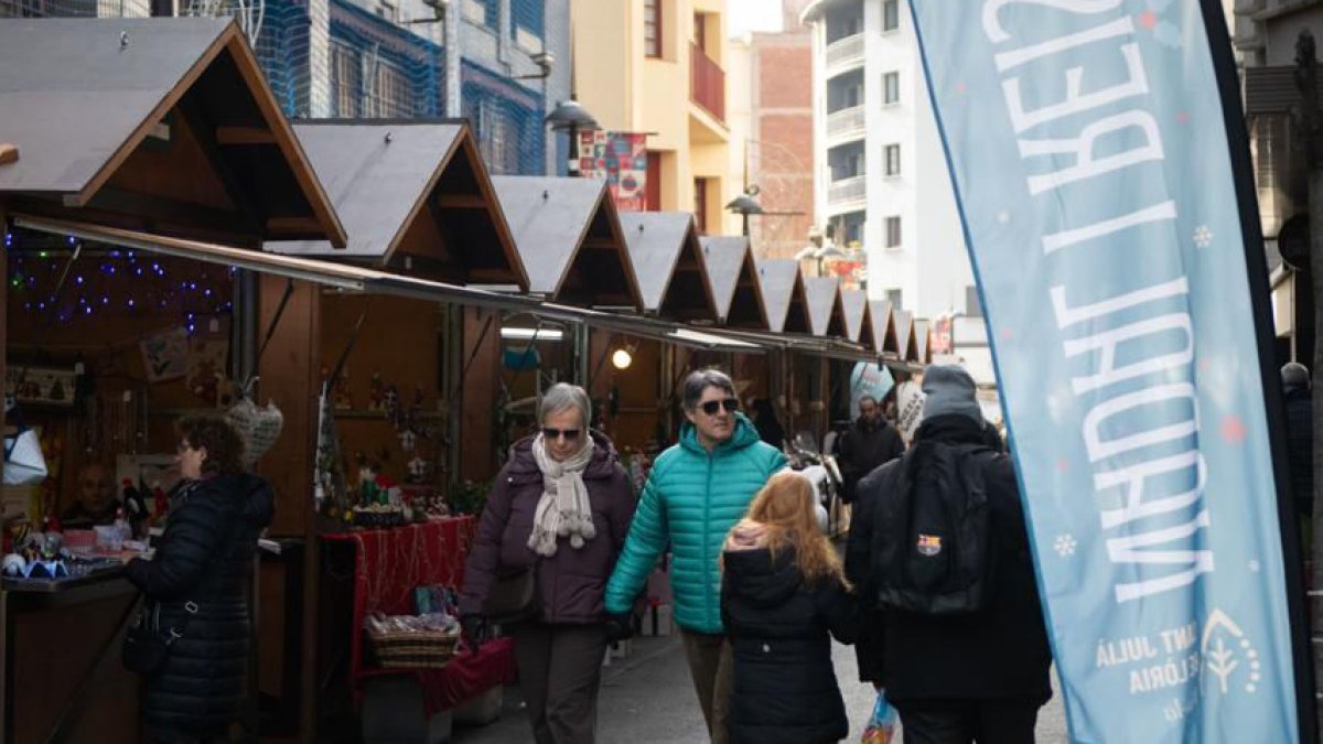 Visitants a la fira.