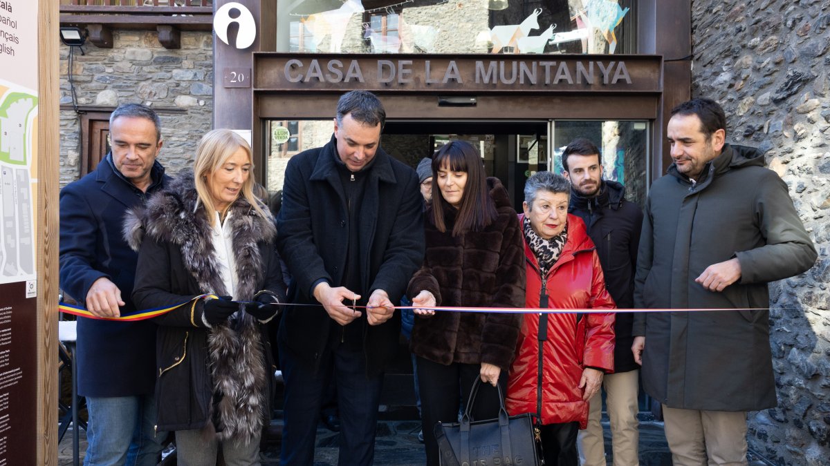 Un moment durant la inauguració de la Fira de Nadal d'Ordino