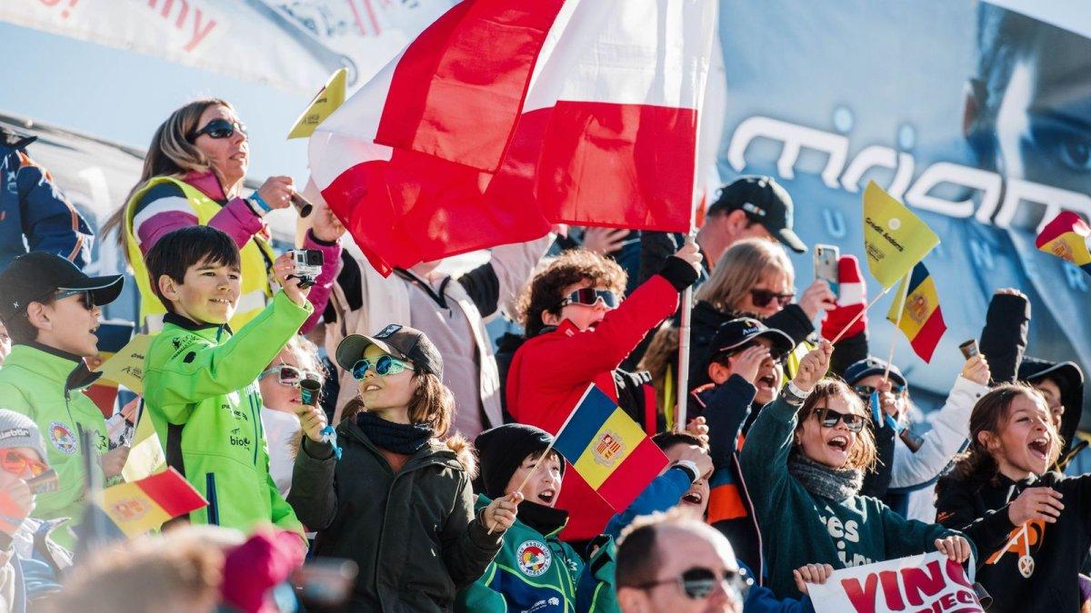 Ambient a les grades, durant una competició d'esquí amb participació d'esquiadors andorrans