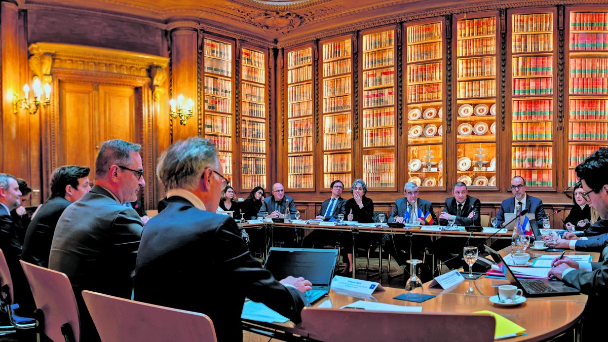 La renovació del conveni d’ensenyament entre Andorra i França es va signar ahir a París.