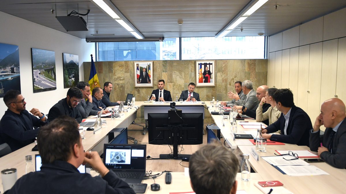 Els participants a la taula de Mobilitat celebrada aquest matí.