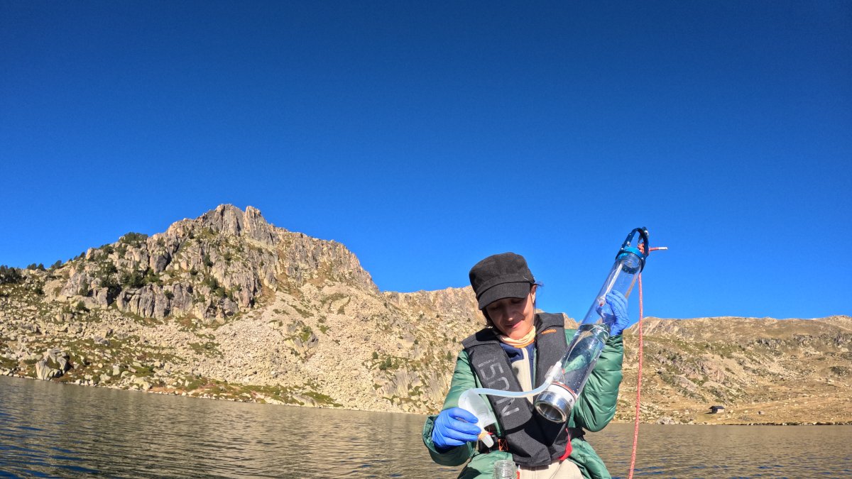 Mostreig als estanys del Pirineu al projecte Pyrisentinel.