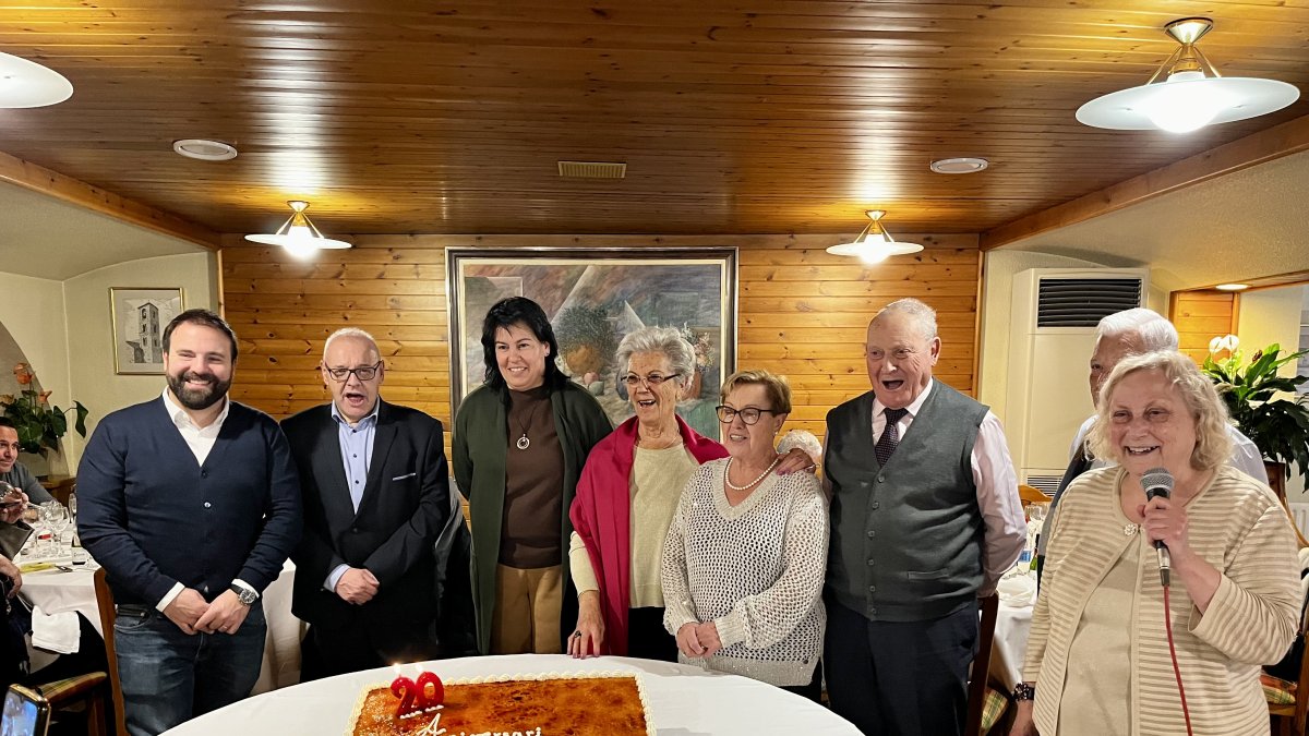 L’expresidenta Maria Rosa Garallà, al mig, i Carme Vilana, a la dreta.