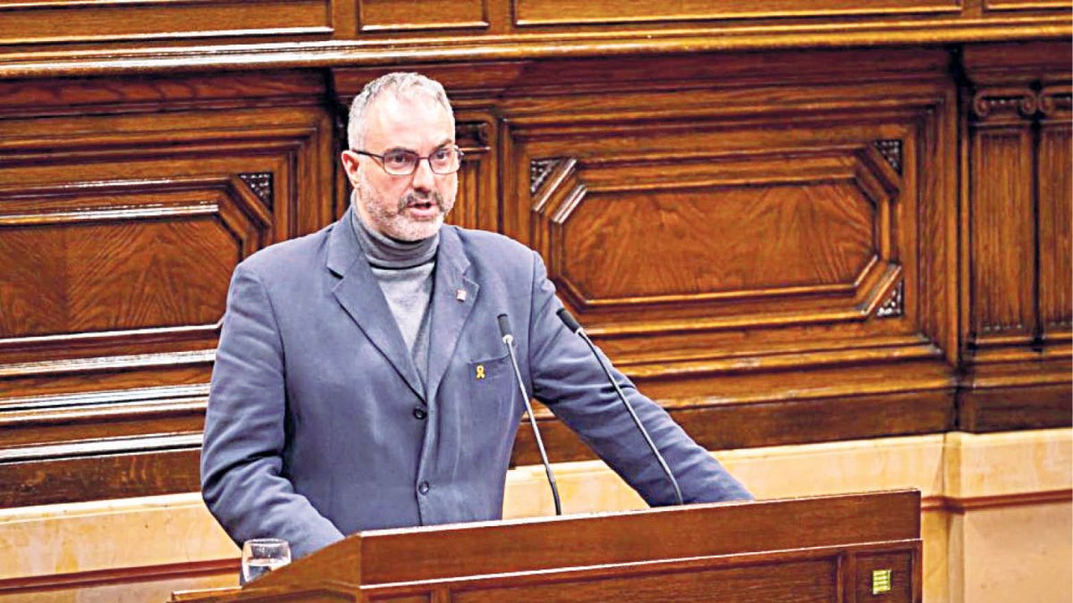 Jordi Fàbrega durant una sessió parlamentària.