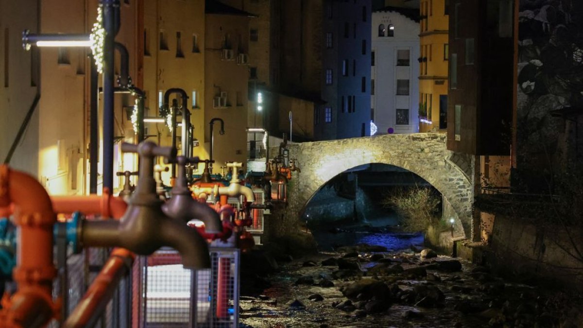 Escaldes inicia la il·luminació dels ponts històrics de la parroquia