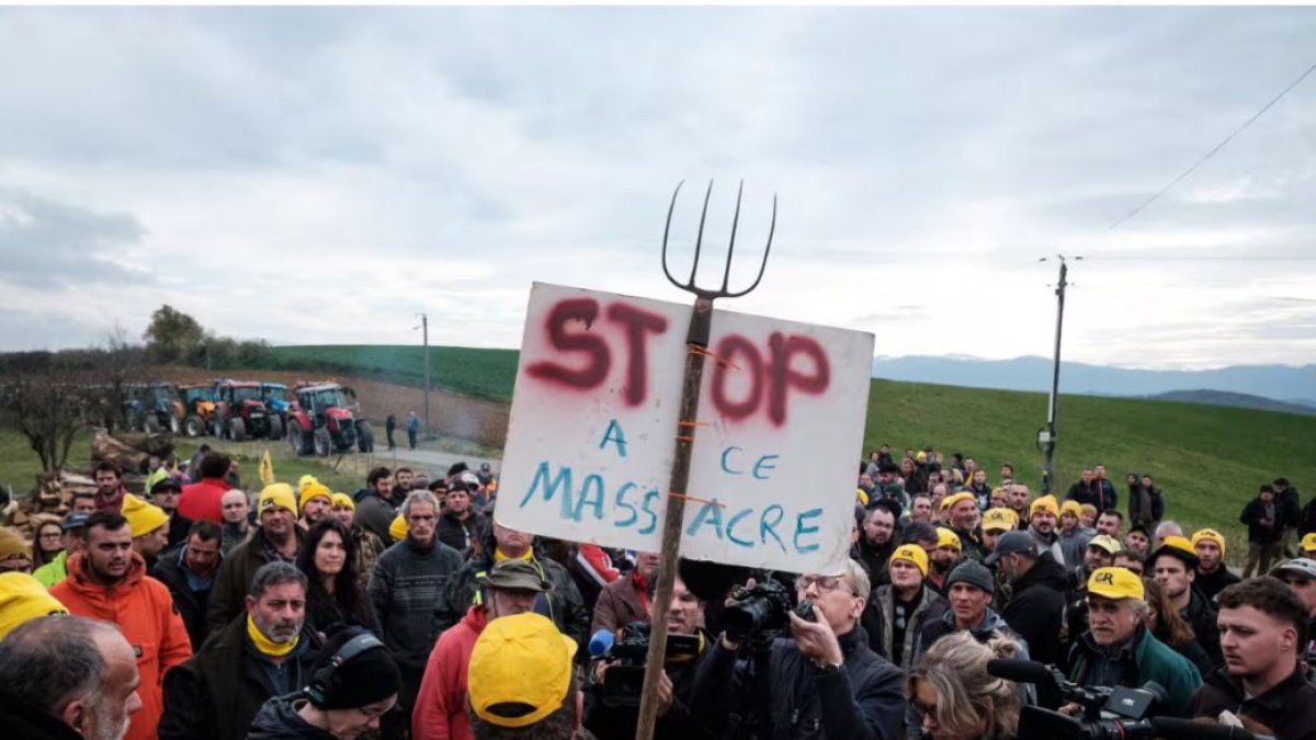 Persistència del bloqueig agrícola a la RN-20.