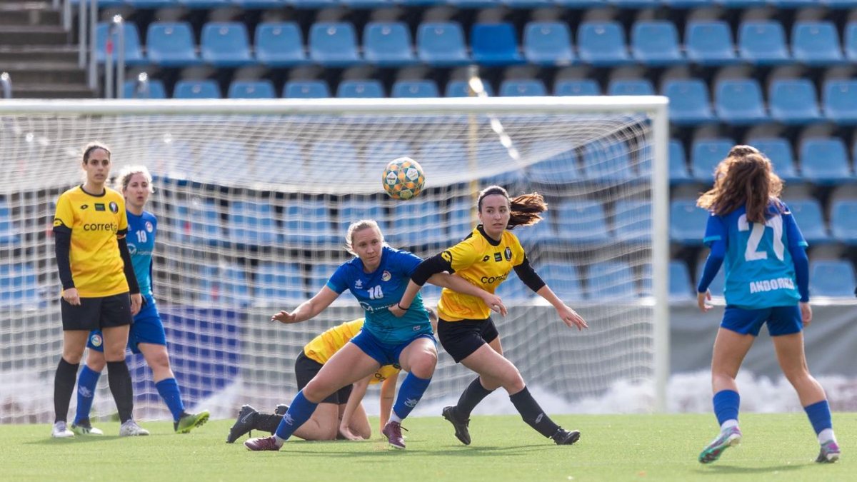 Enfaf construccions modernes femení