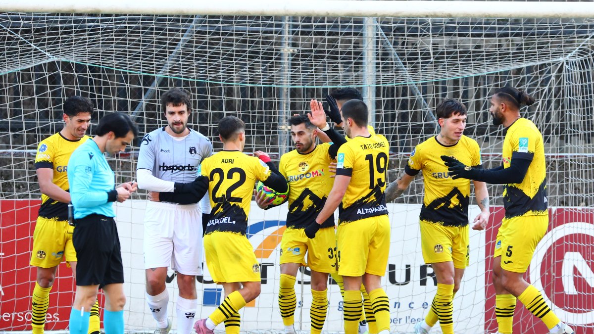 Gol de la UE Santa Coloma.