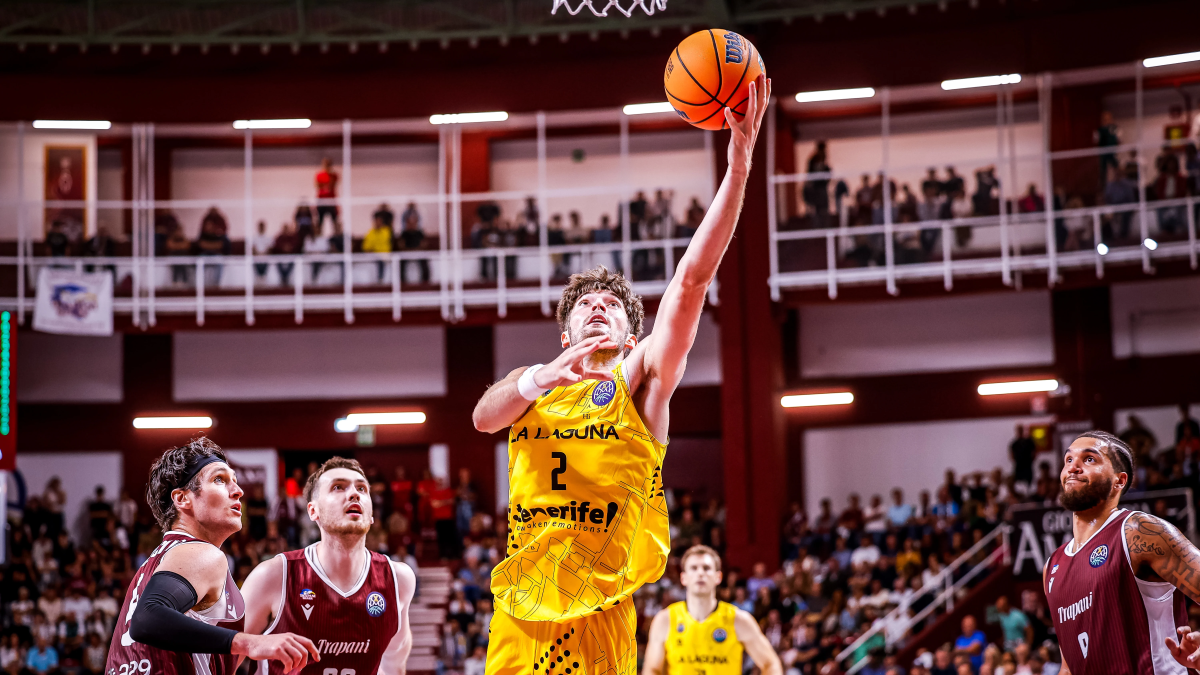 Kostadinov, en un duel de la Champions League d’aquesta temporada amb el Tenerife.