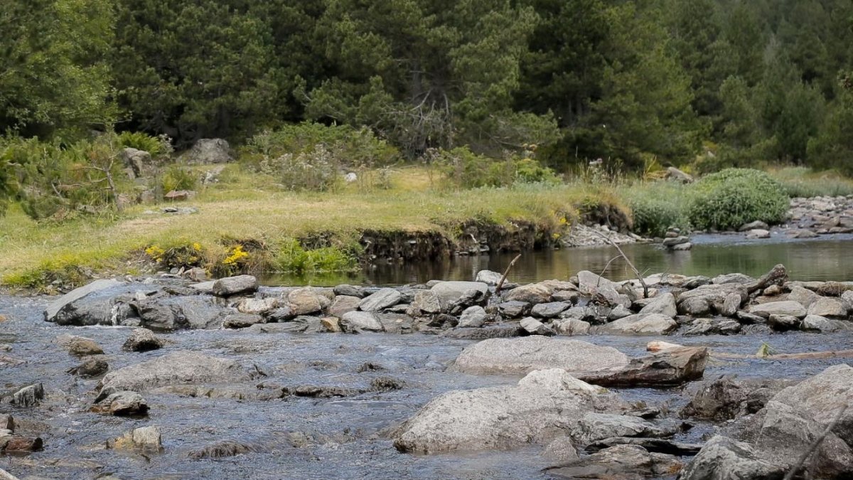 El riu d'Ós a Sant Julià de Lòria.
