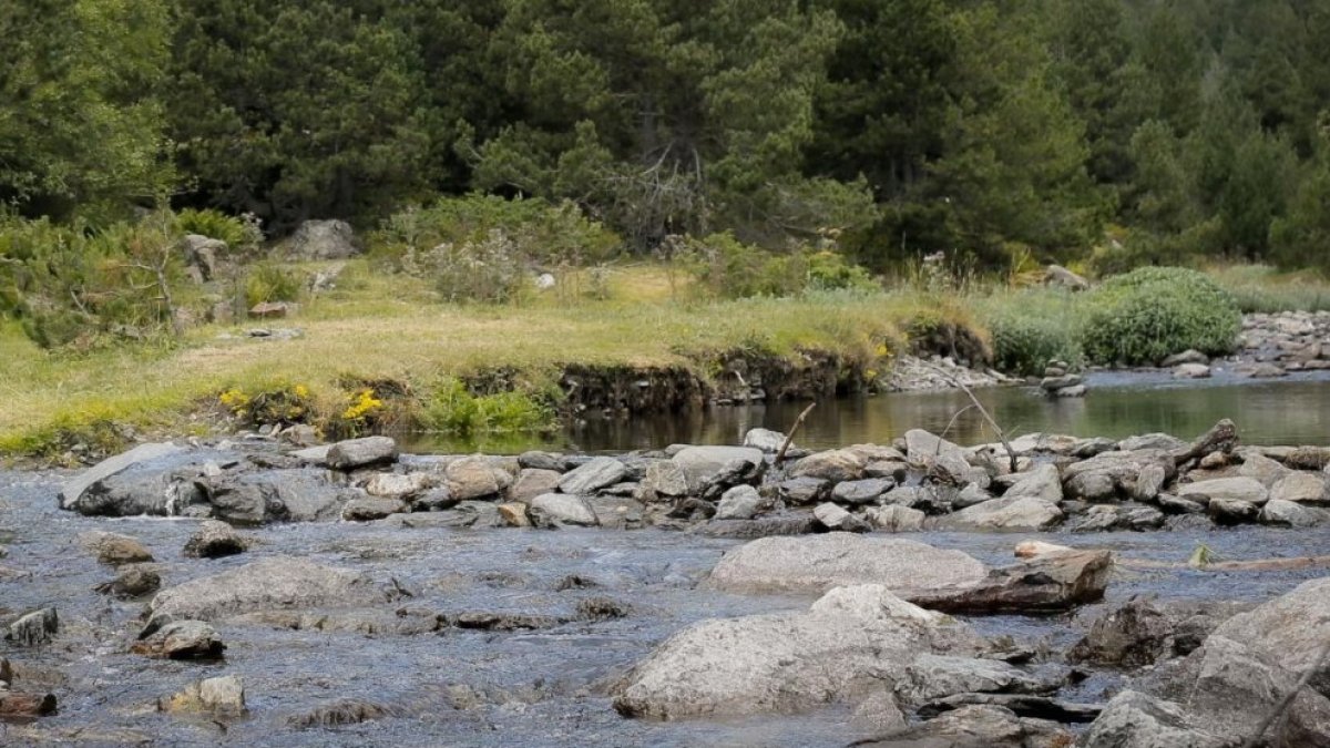 El riu d’Ós a Sant Julià de Lòria.