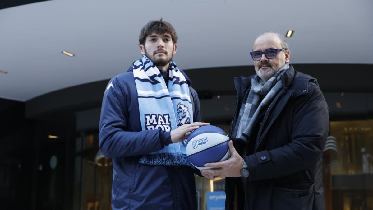 L'aler bùlgar Kostadinov, sent presentat com a nou jugador del Morabanc Andorra.