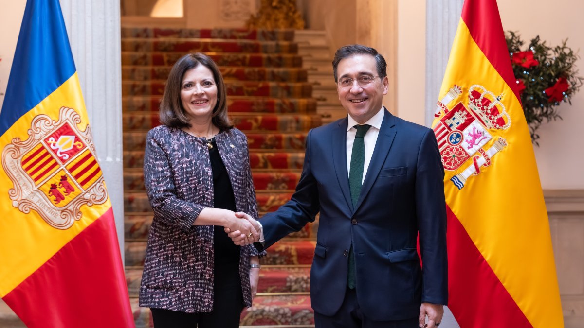 La minsitra d'Afers Exteriors d'Andorra, Imma Tor, amb el ministre d'Exteriors d'Espanya, José Manuel Albares