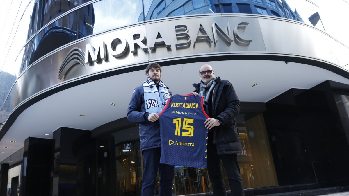 Kostas Kostadinov i Francesc Solana, abans de la presentació a la seu central de MoraBanc.