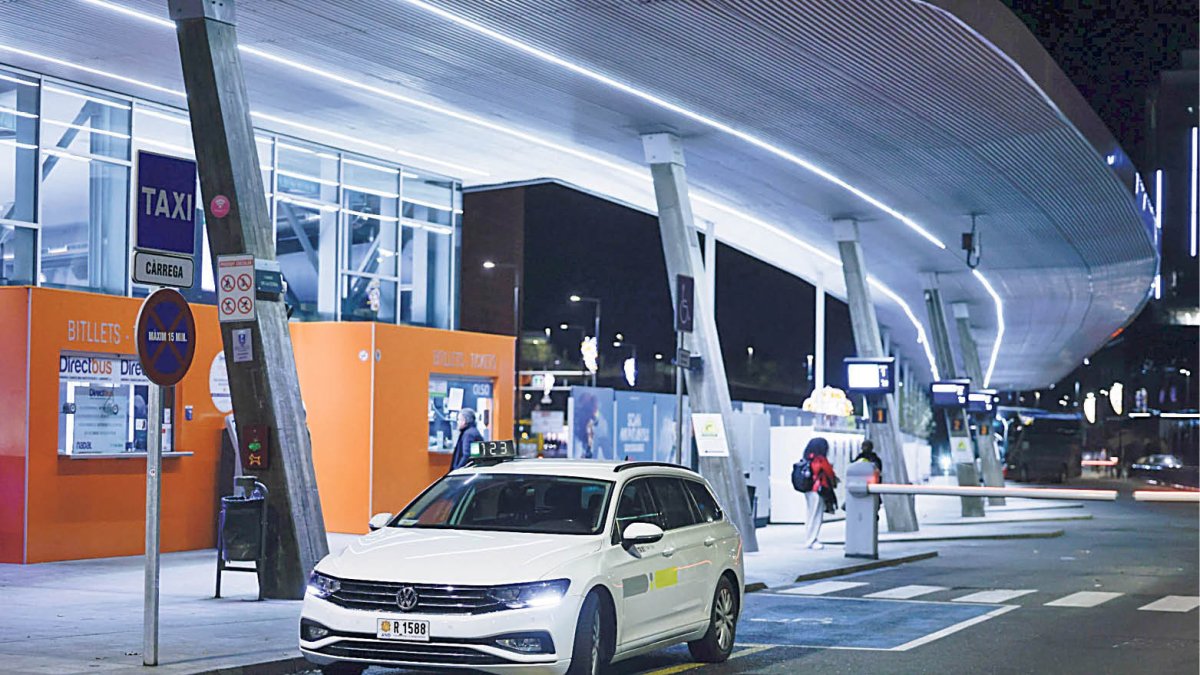Un taxi a l’Estació Nacional d’autobusos.