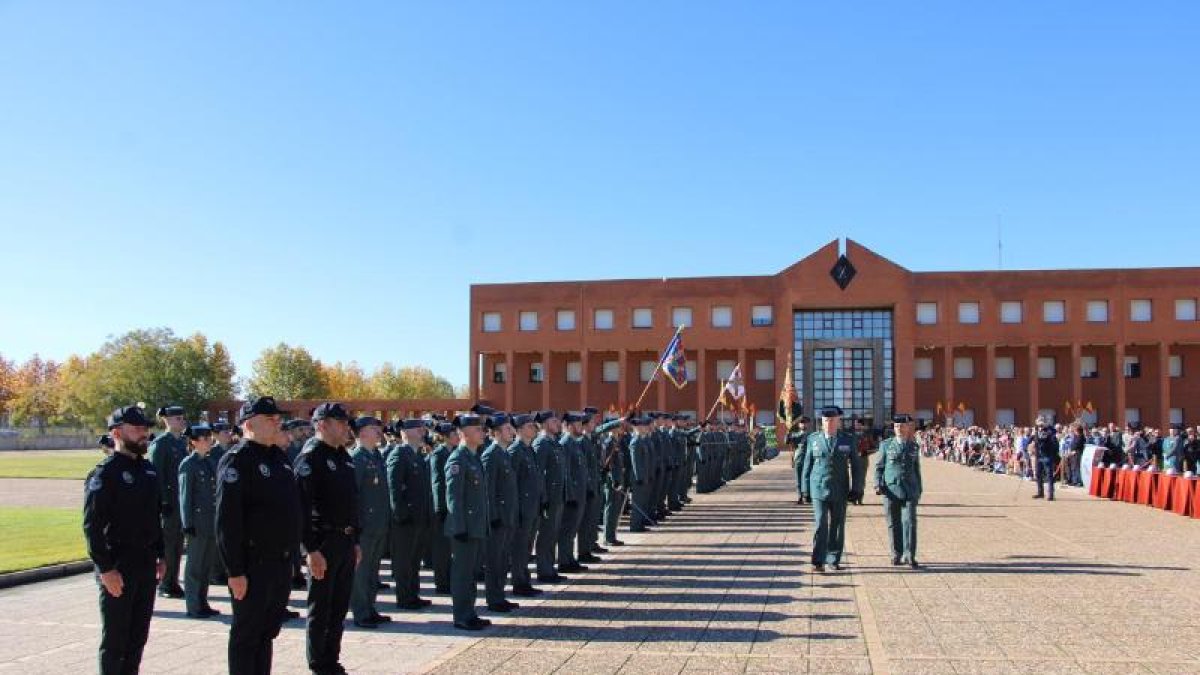 Els policies presents al curs amb la guàrdia civil.