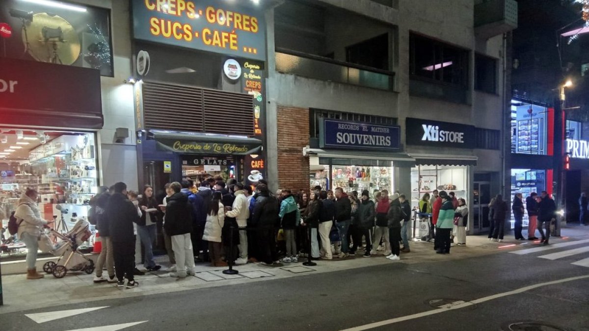 Cues en un establiment de la capital.