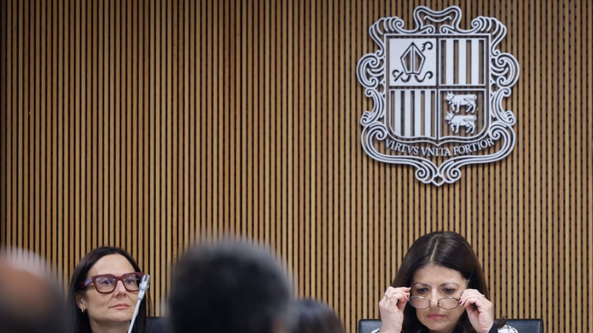 Les ministres Molné i Tor durant la comissió.