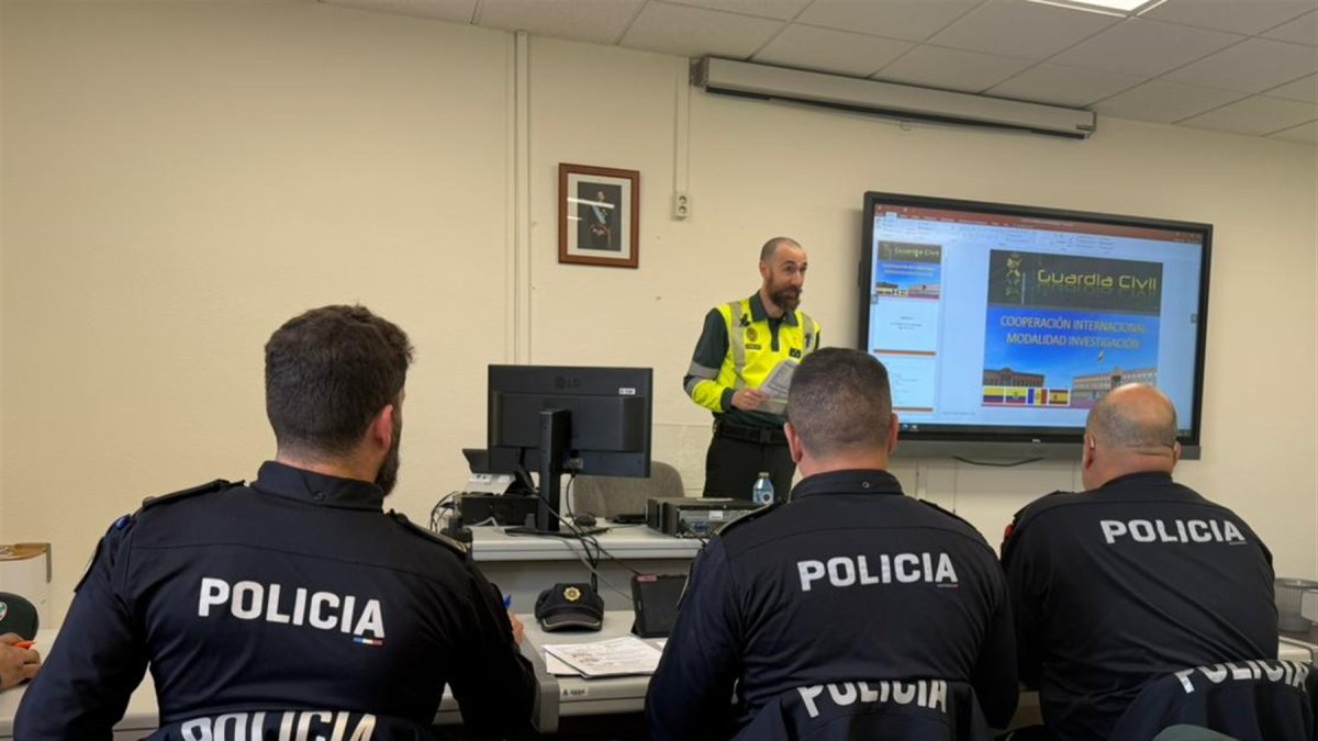 Agents durant la formació.