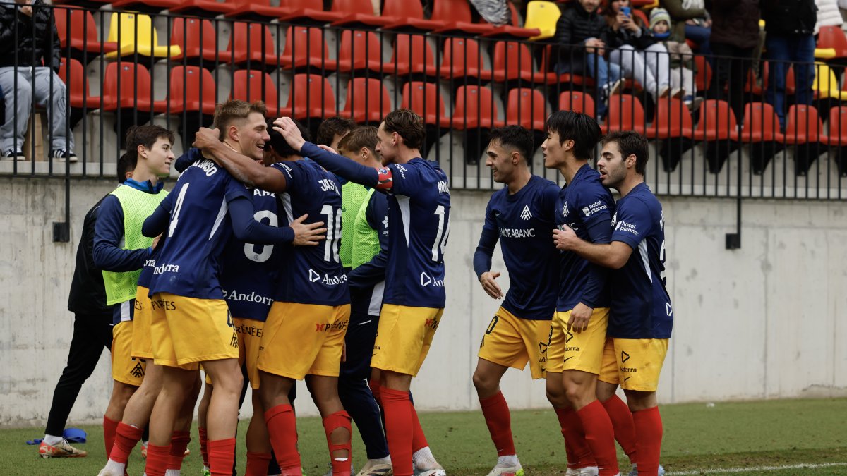 Els tricolors celebren el gol de Lautaro.