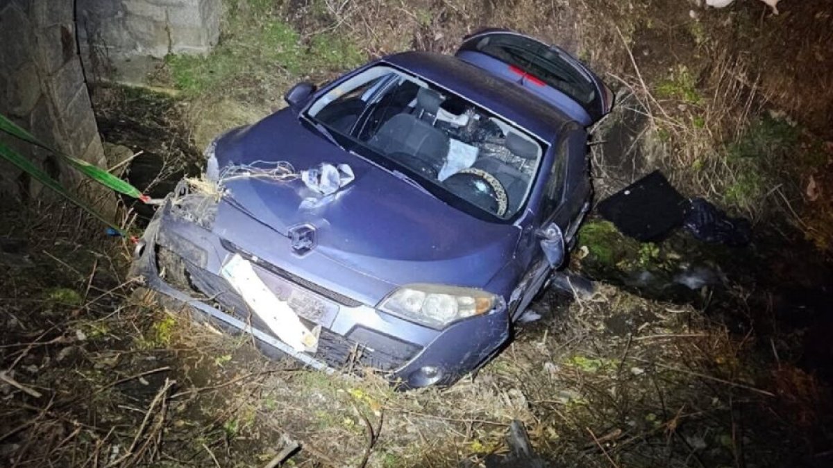 Un vehicle abandonat pels contrabandistes en territori francès.