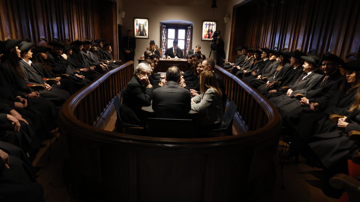 El síndic general i els consellers a Casa de la Vall.