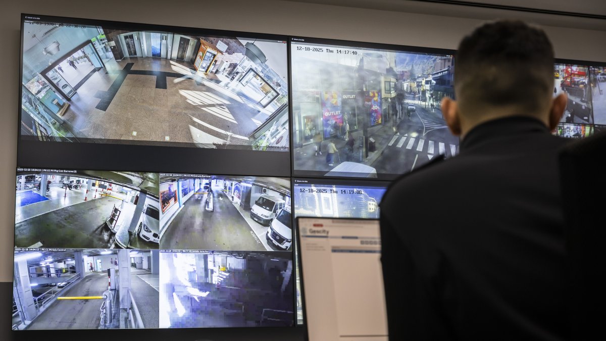 Sala amb les imatges de les càmeres.