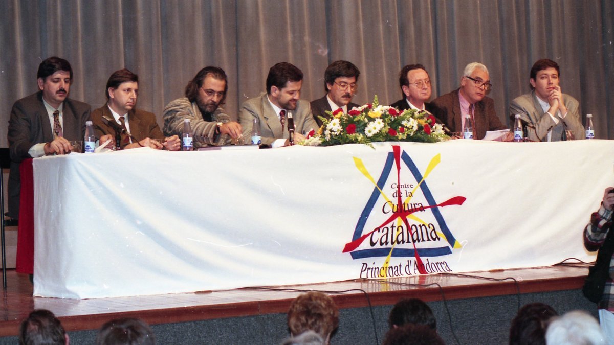 Promotors de l'entitat durant la presentació del centre, el 1995.
