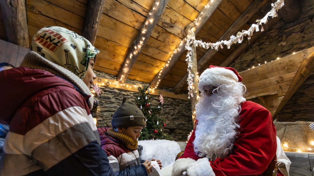 El Pare Noel visitant els infants de la Massana a la Mola de Cal Quico