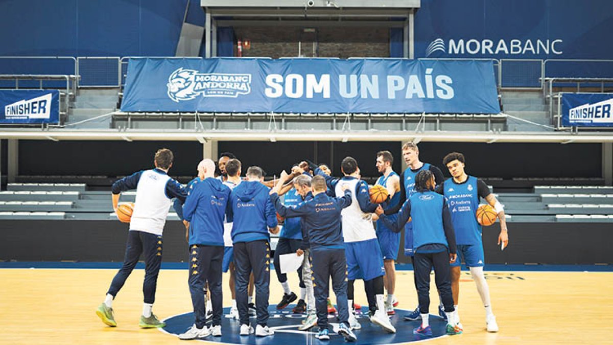 Els jugadors del MoraBanc a l’entrenament d’ahir.