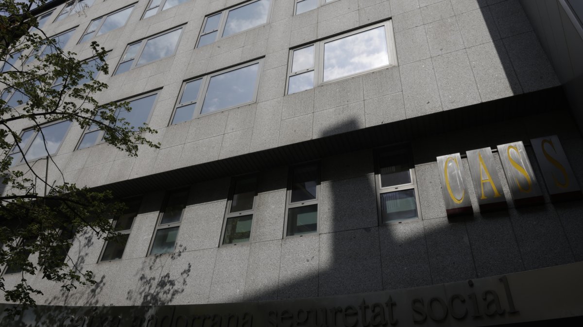 La CASS cobreix la visita fora d’Andorra dins de la via preferent per esperes excessives.