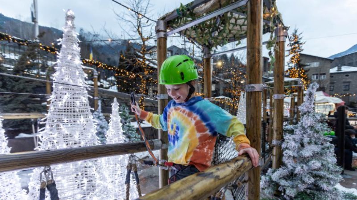 Un nen disfrutant a l'Estelàrium.