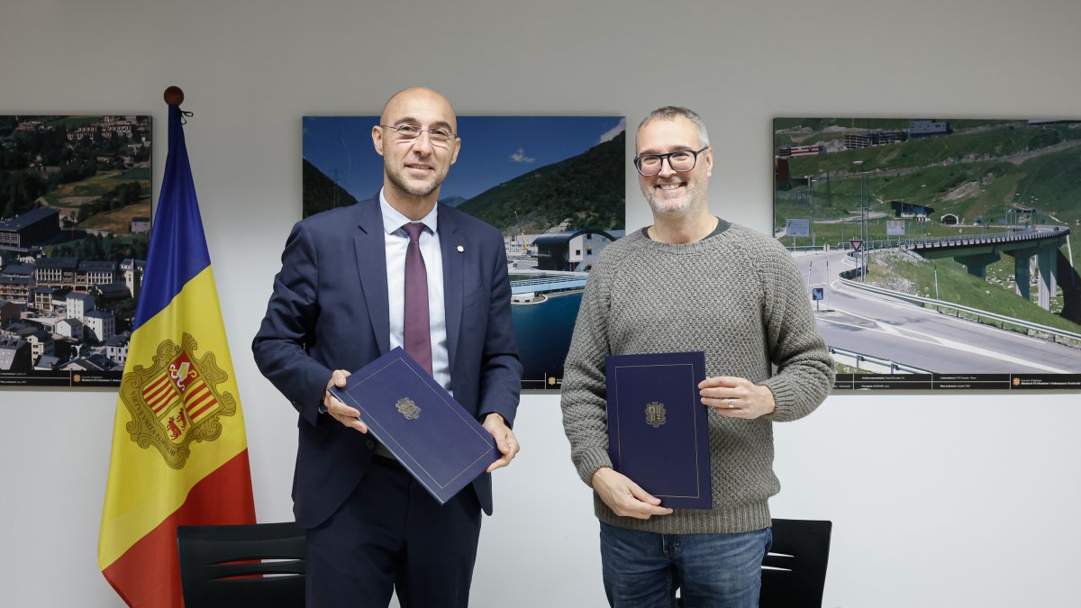 Jordi Puy amb un representat d'una empresa que s'ha afegit a la xarxa inclusiva.
