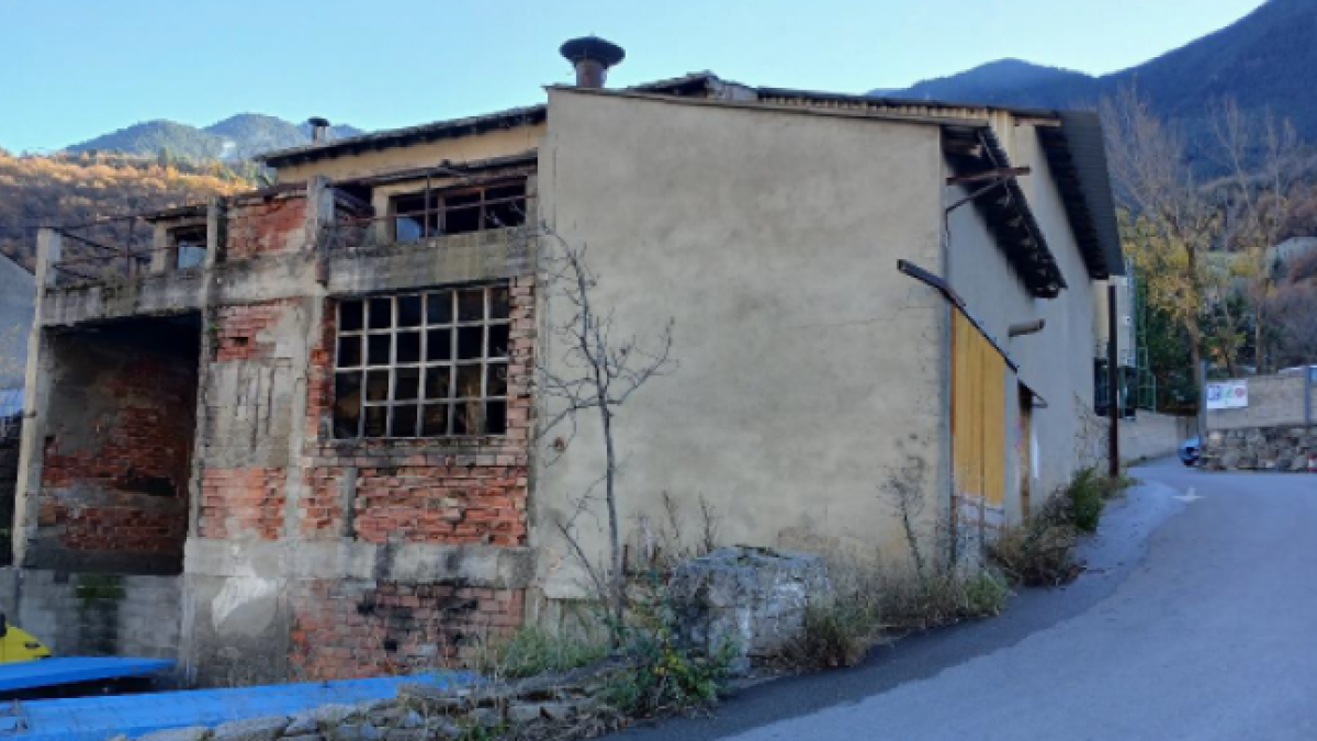 Imatge de l’antic forn incinerador d’Encorcés.