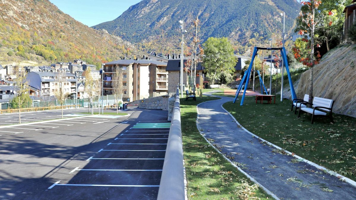 Una zona d'aparcament d'Encamp.