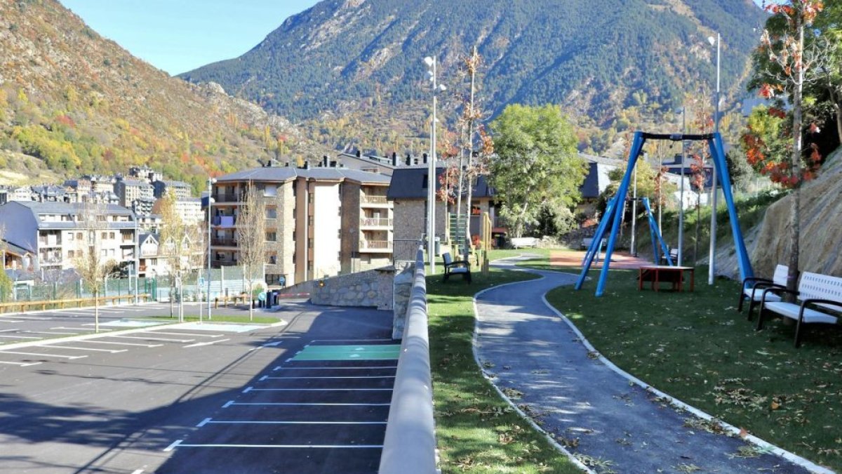 Una zona d’aparcament d’Encamp.