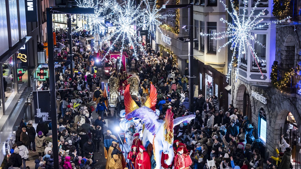 La cavalcada de reis de l'any passat a l'avinguda Meritxell.
Foto: Comú d'Andorra la Vella/Tony Lara