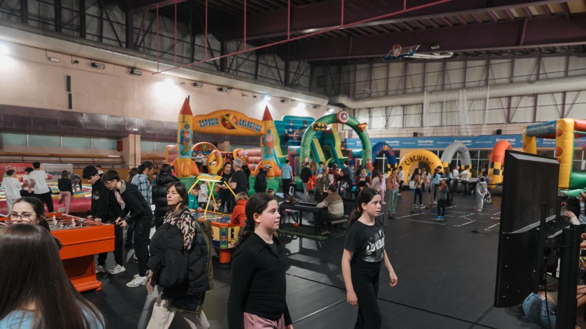 Visitants al Saló de la Infància.