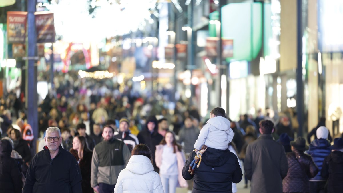 Turistes passejant per Andorra la Vella.