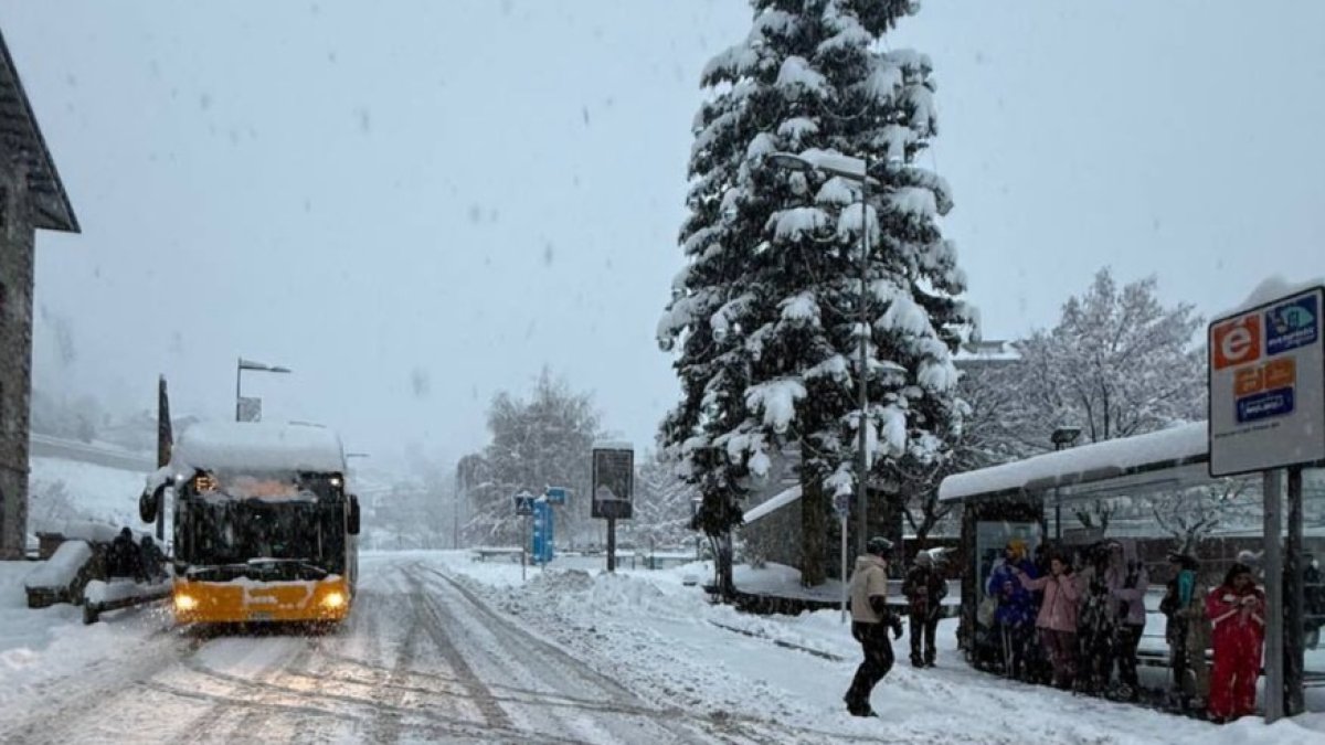 La carretera nevada a Encamp