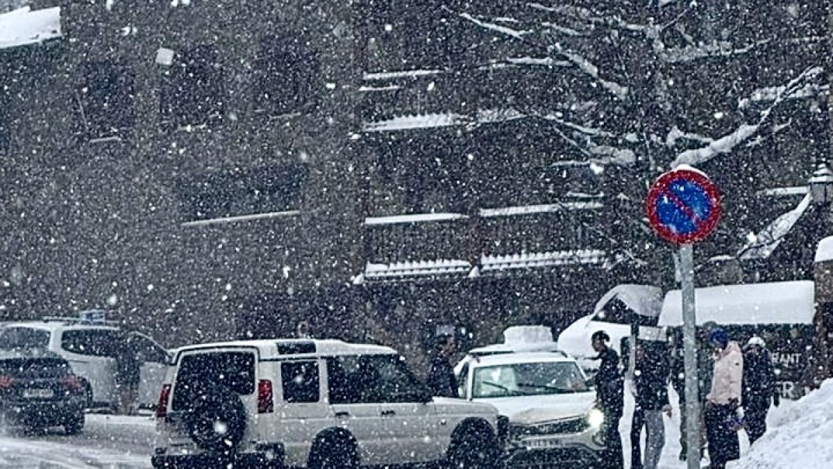 Topada entre dos vehicles a la rotonda del Tarter