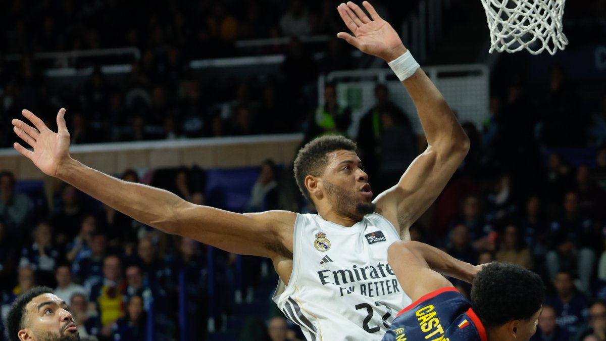 Castañeda, abans de caure a terra i lesionar-se.