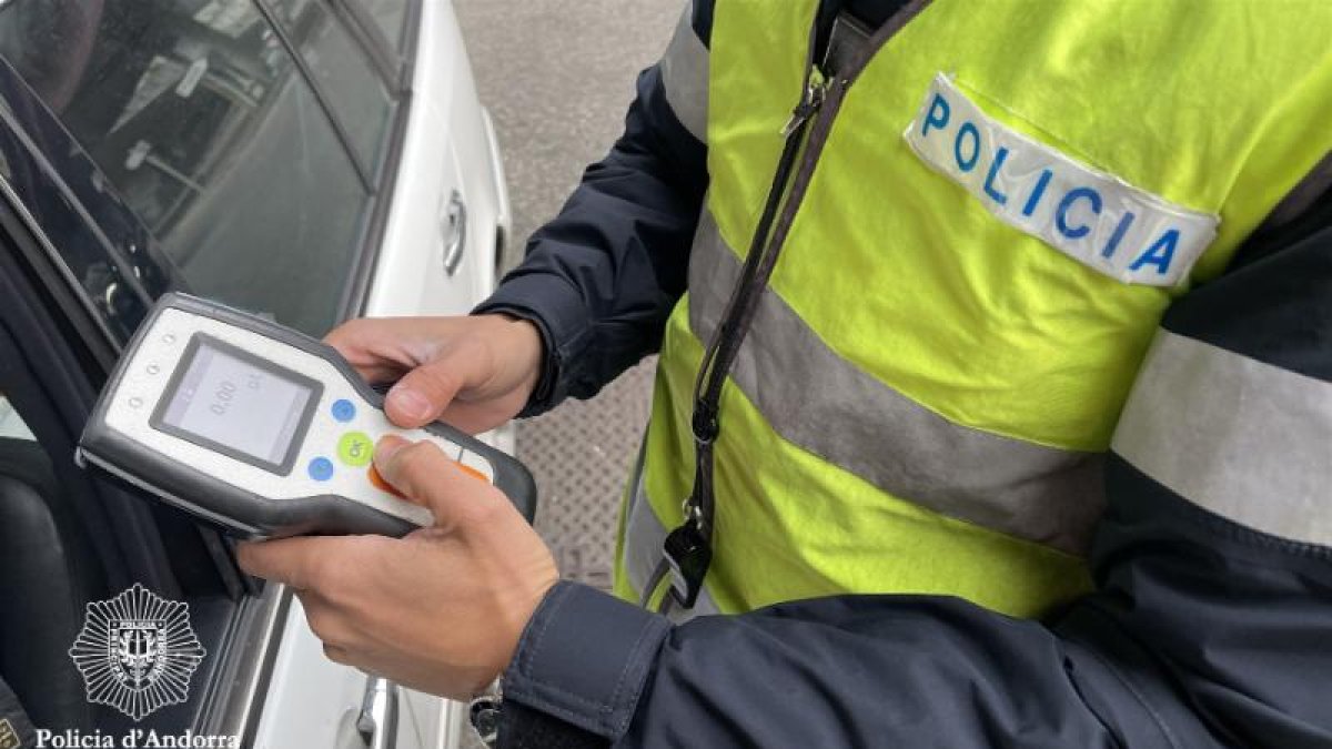 Un control d'alcoholèmia de la policia.