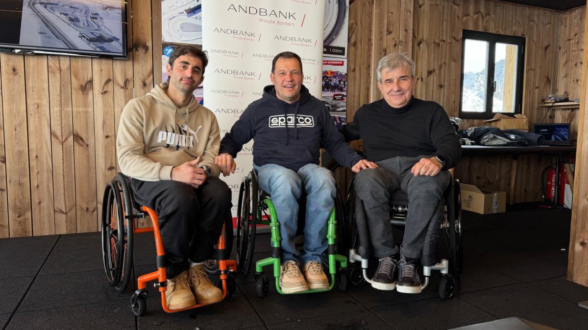 El pilot andorrà, Albert Llovera, durant la presentació de l'escola de mobilitat adaptada.