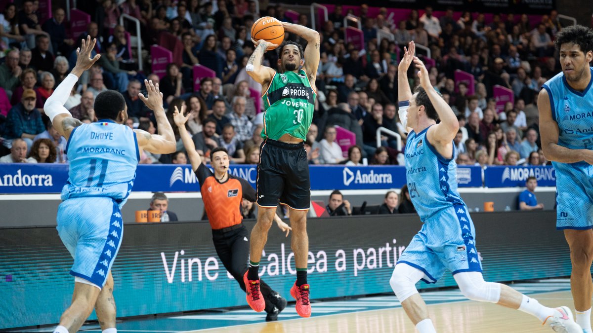 Robertson, l’any passat al país amb la Penya.