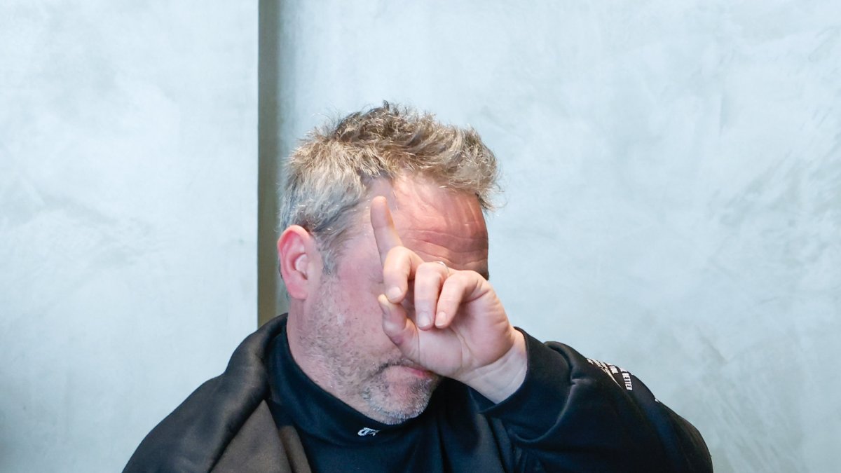 El taxista a la signatura.