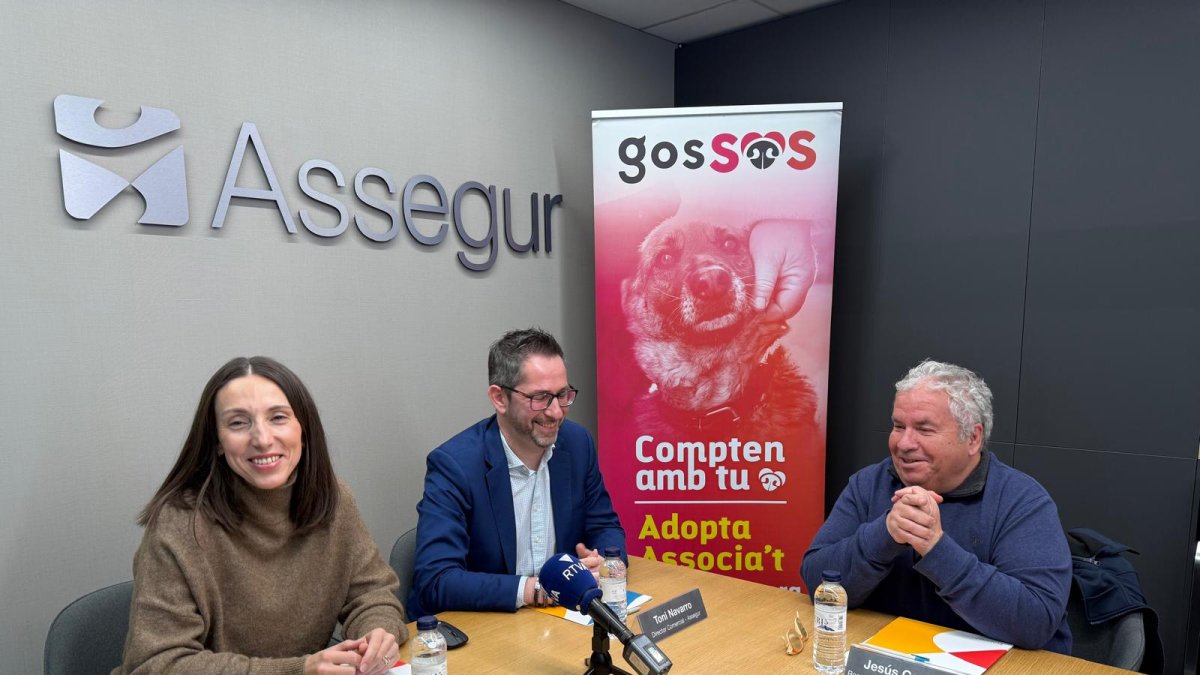 La presidenta de GosSos durant la renovació del conveni amb Assegur.