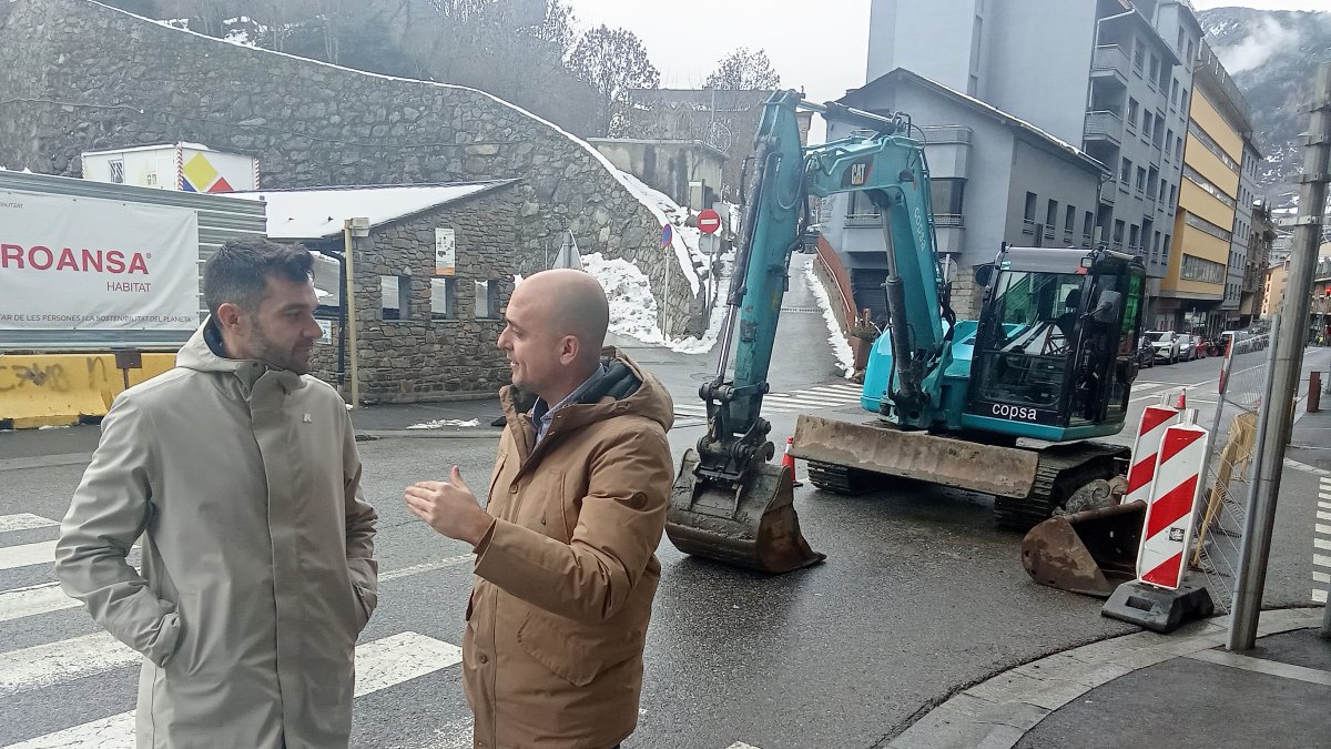 El secretari d'Estat de Transició Energètica, Transports i Mobilitat, David Forné, juntament amb el cònsol menor d'Encap, Xavier Fernàndez.