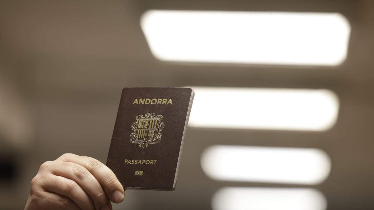 Un passaport andorrà.